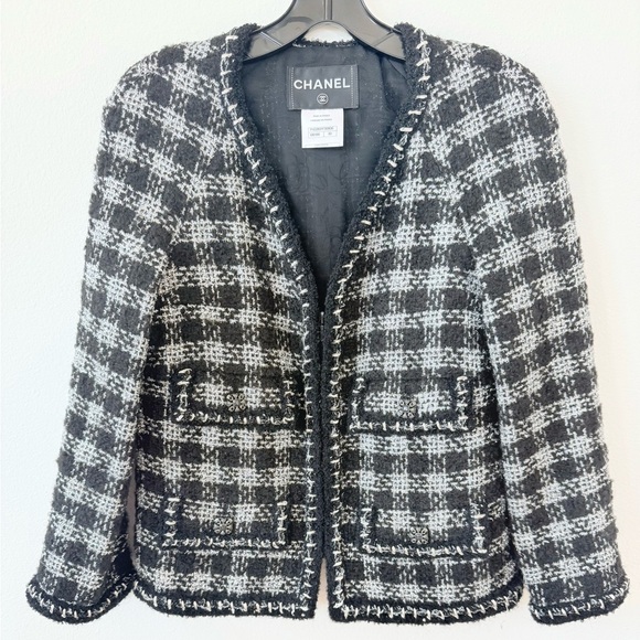 Chanel Black Silver Jacket & Skirt set CC Gripoix buttons Wool blend Vintage 40 - Picture 2 of 14